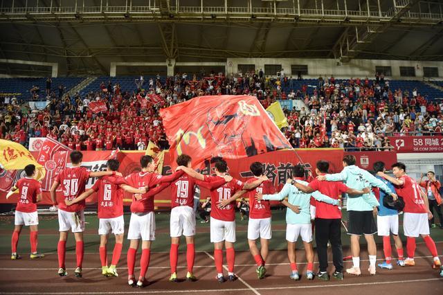 风驰电掣！福克斯反击中距离得手