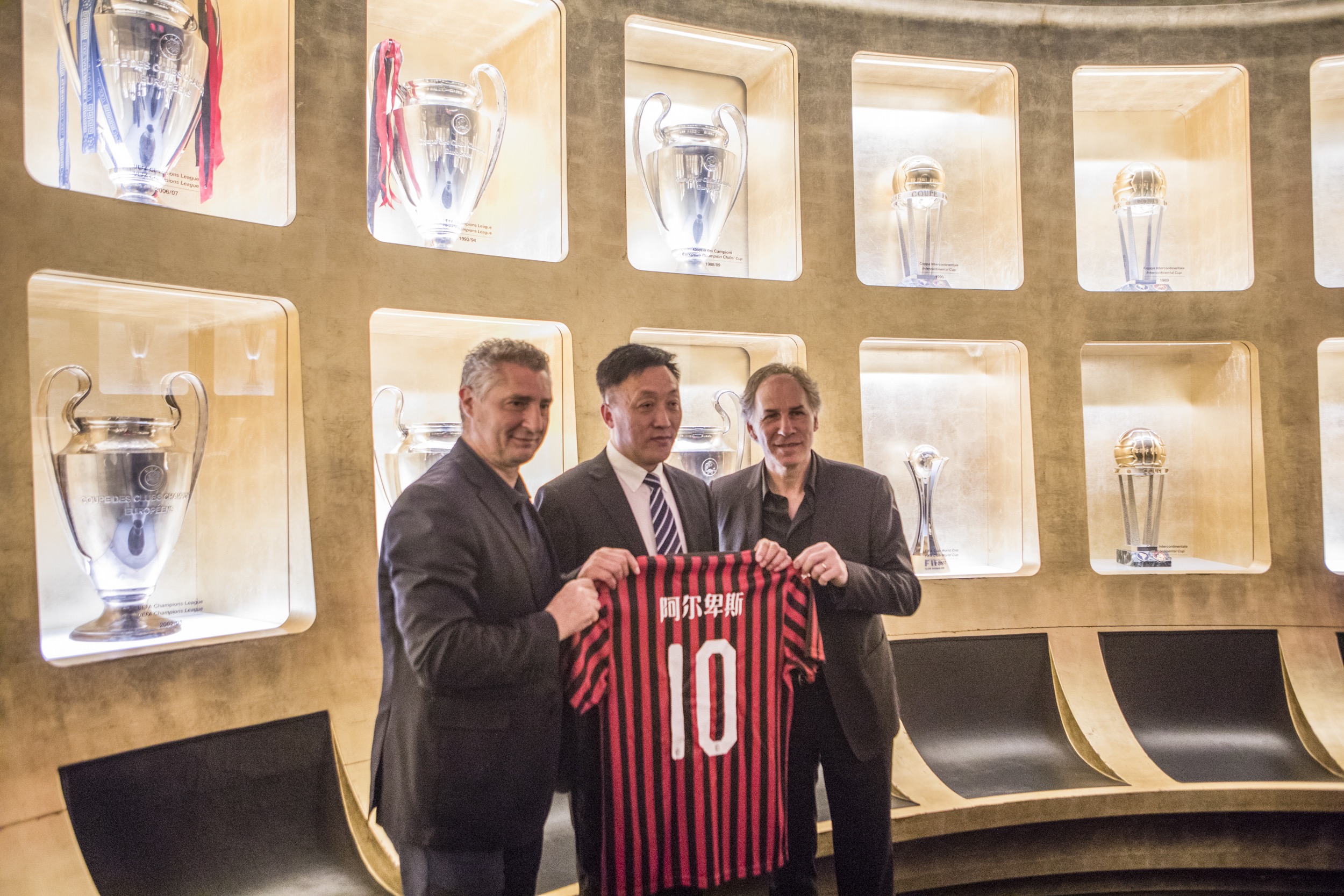 AG再次加冕！Ninebot九号携手AG共战巅峰，勇夺2023年王者荣耀世界冠军杯KIC总冠军