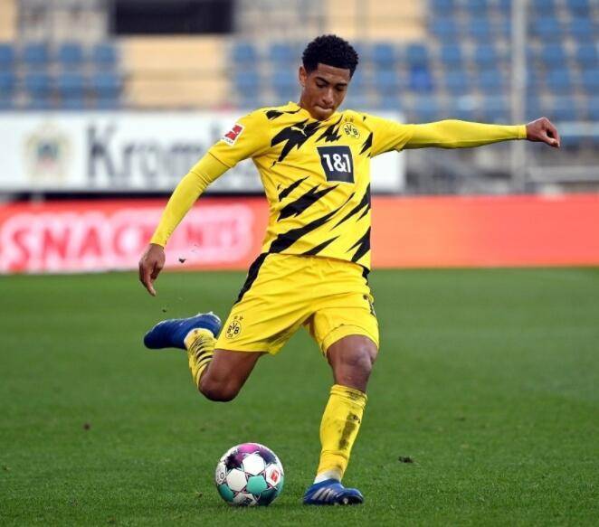 19投10中独砍30+8+8，詹姆斯主宰战局，夺回球权稳过东契奇